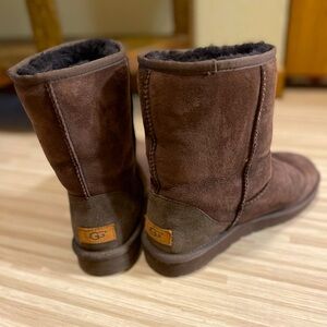 Ugg boots size 9 (Dark brown) - in great condition!